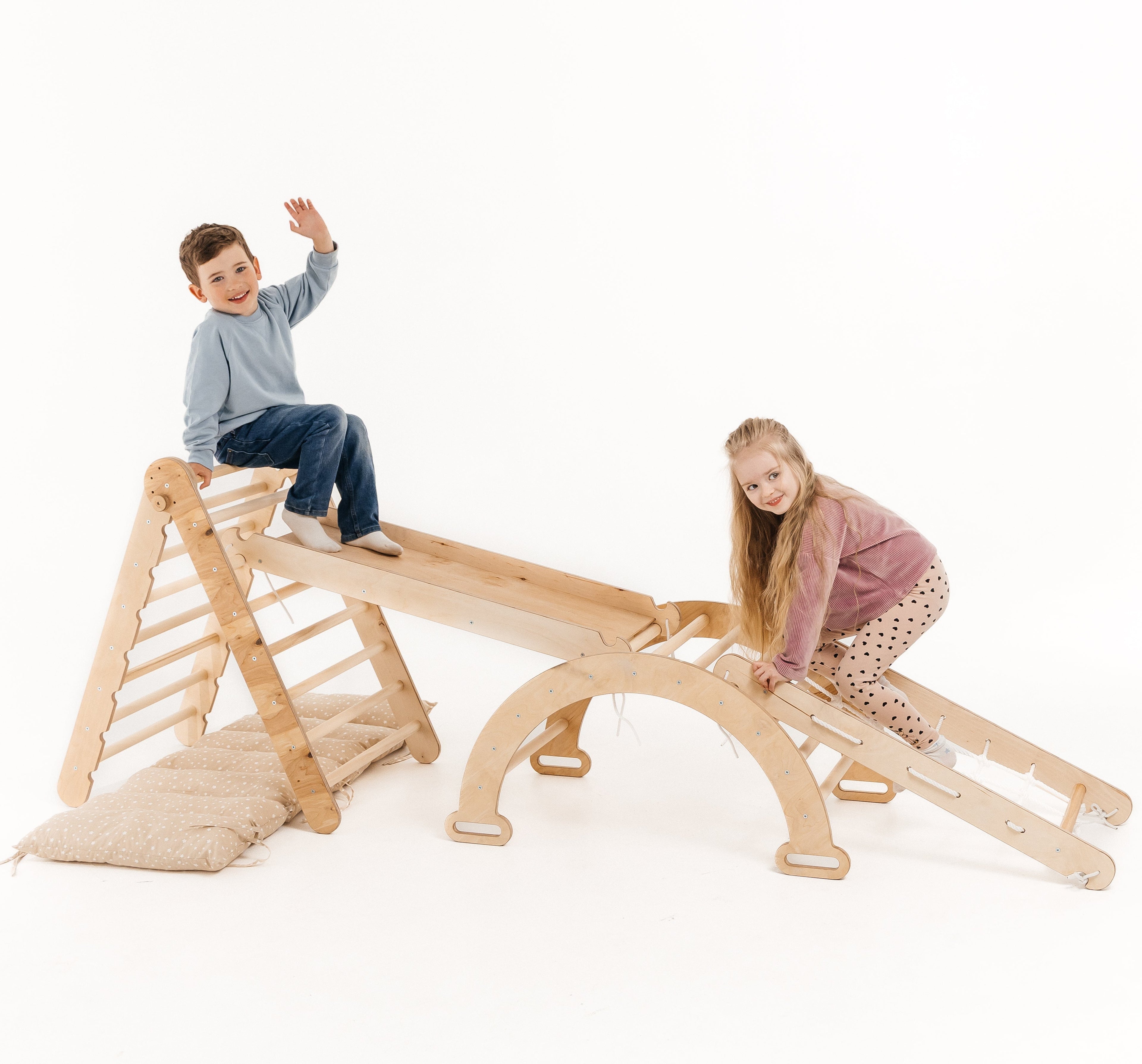 5in1 Montessori Klettergerüst Set: Kletterdreieck mit Rutsche, Kletterbogen, Kletternetz und Kissen, für Kinder 1-7 Jahre – Beige-0
